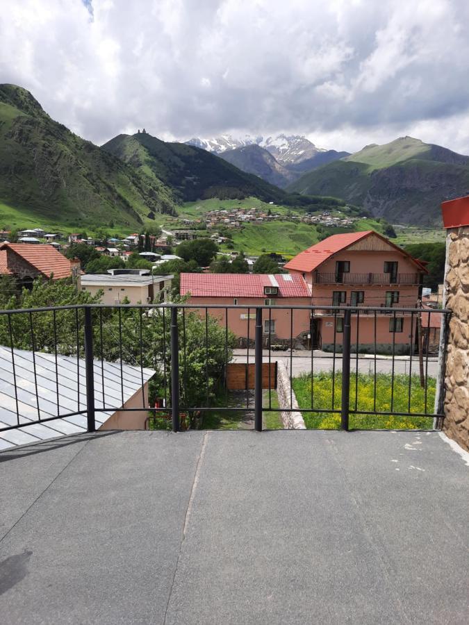 Four Season In Kazbegi Hotel ภายนอก รูปภาพ