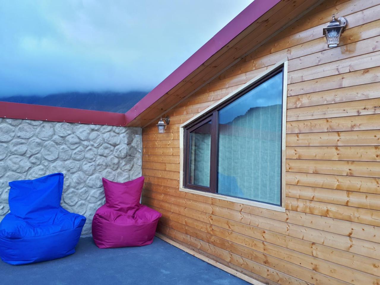Four Season In Kazbegi Hotel ภายนอก รูปภาพ