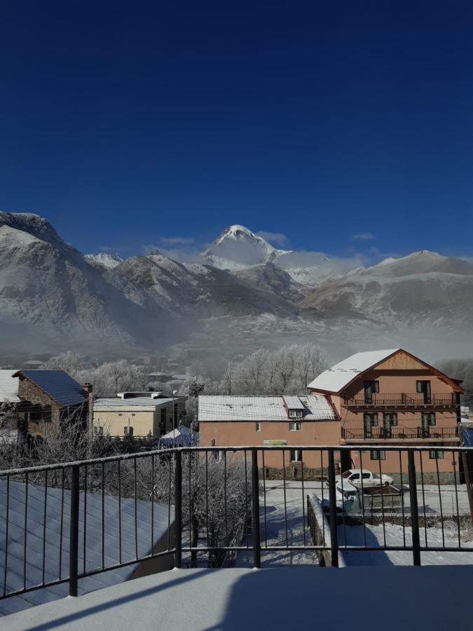 Four Season In Kazbegi Hotel ภายนอก รูปภาพ